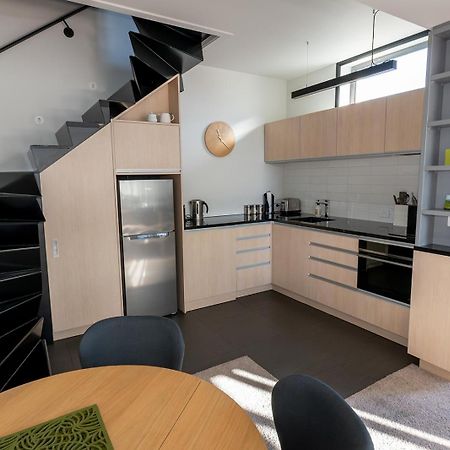 Deluxe Inner-City Apartment On Moray 但尼丁 外观 照片
