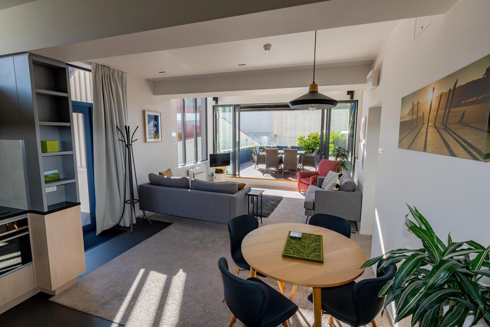 Deluxe Inner-City Apartment On Moray 但尼丁 外观 照片