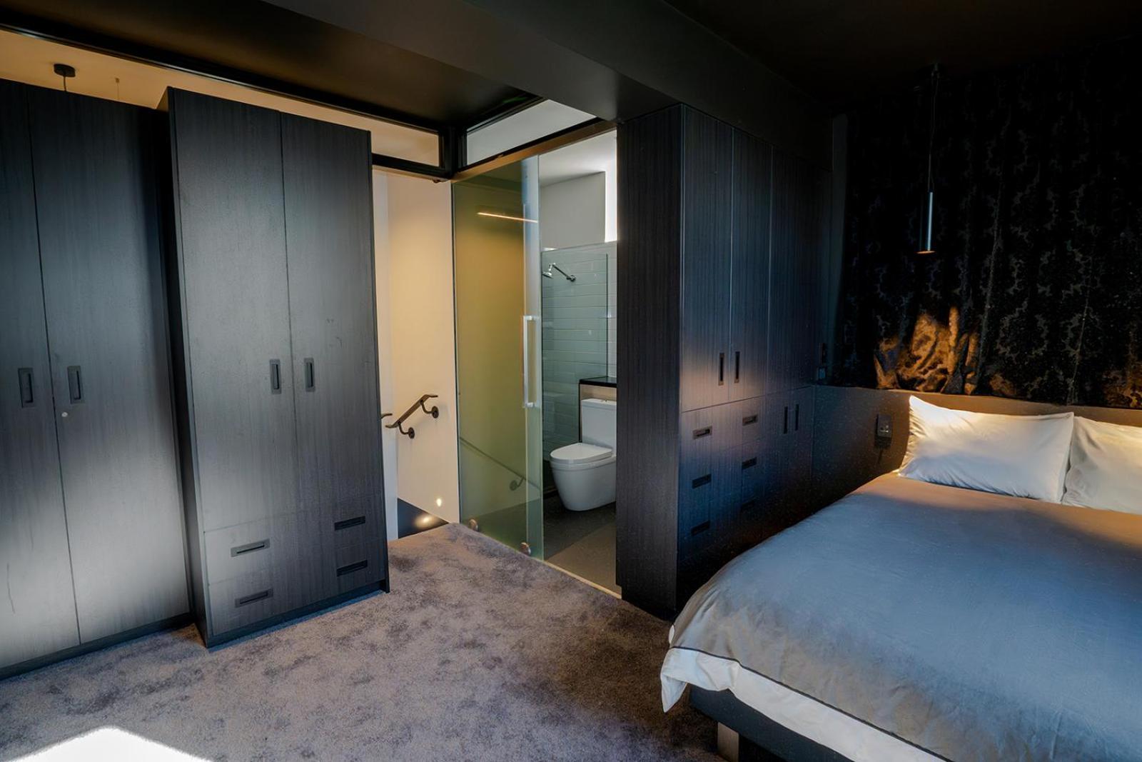 Deluxe Inner-City Apartment On Moray 但尼丁 外观 照片