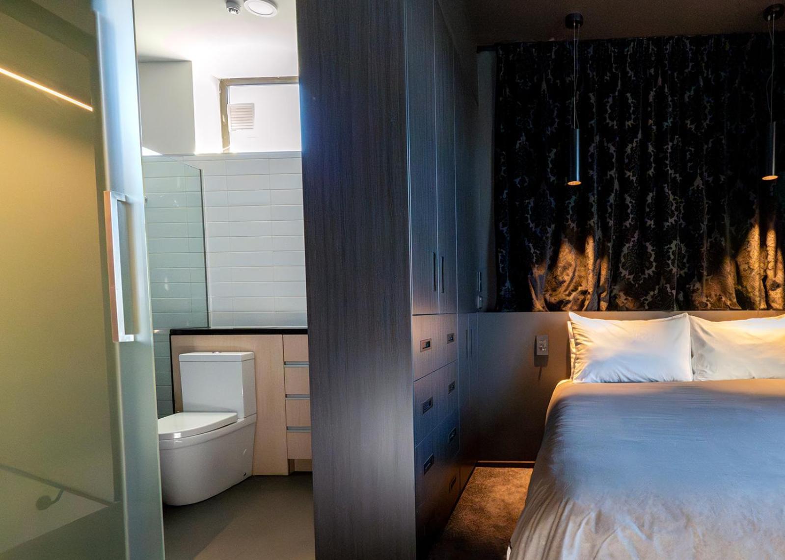 Deluxe Inner-City Apartment On Moray 但尼丁 外观 照片