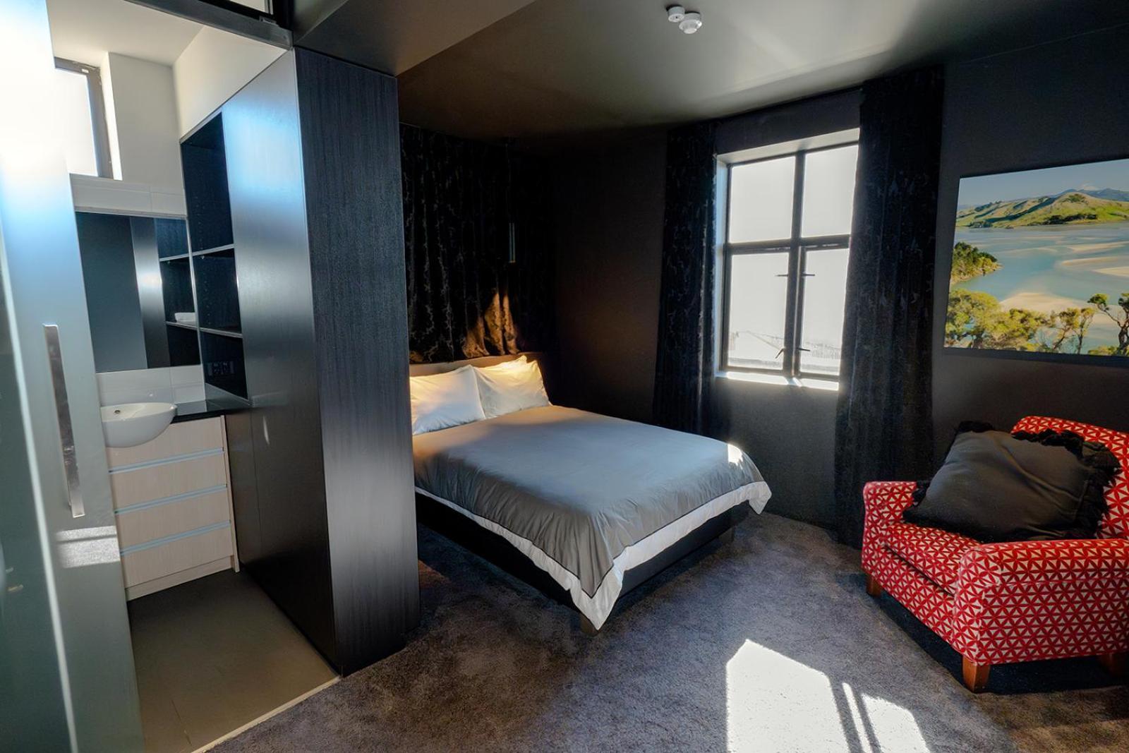 Deluxe Inner-City Apartment On Moray 但尼丁 外观 照片
